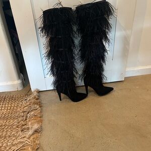Rumbidzo Knee High Women’s Boots with faux feathers Size 7